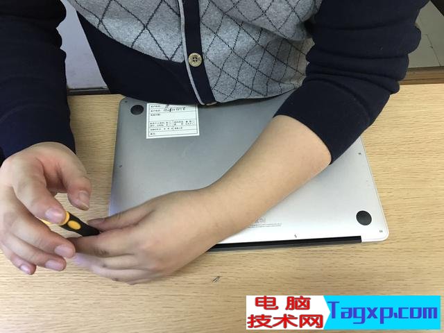 蘋果筆記本風(fēng)扇清灰流程圖