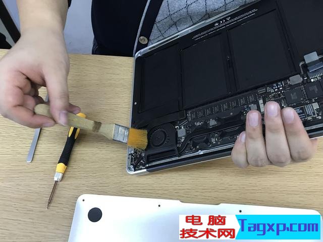 蘋果筆記本風(fēng)扇清灰流程圖