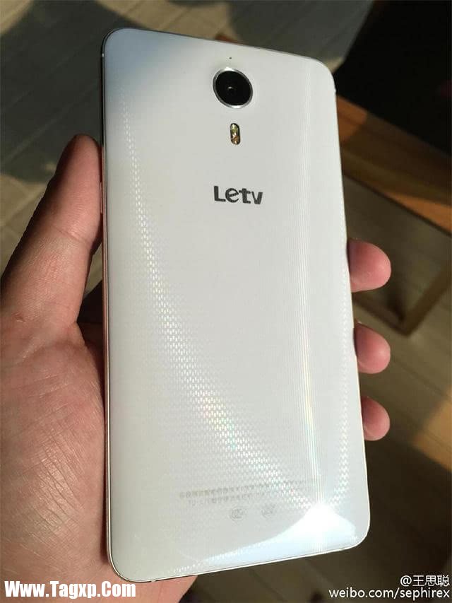 樂視手機再曝光 國民老公王思聰微博曬產(chǎn)品圖