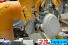 史陶比爾機(jī)器人做陶瓷，