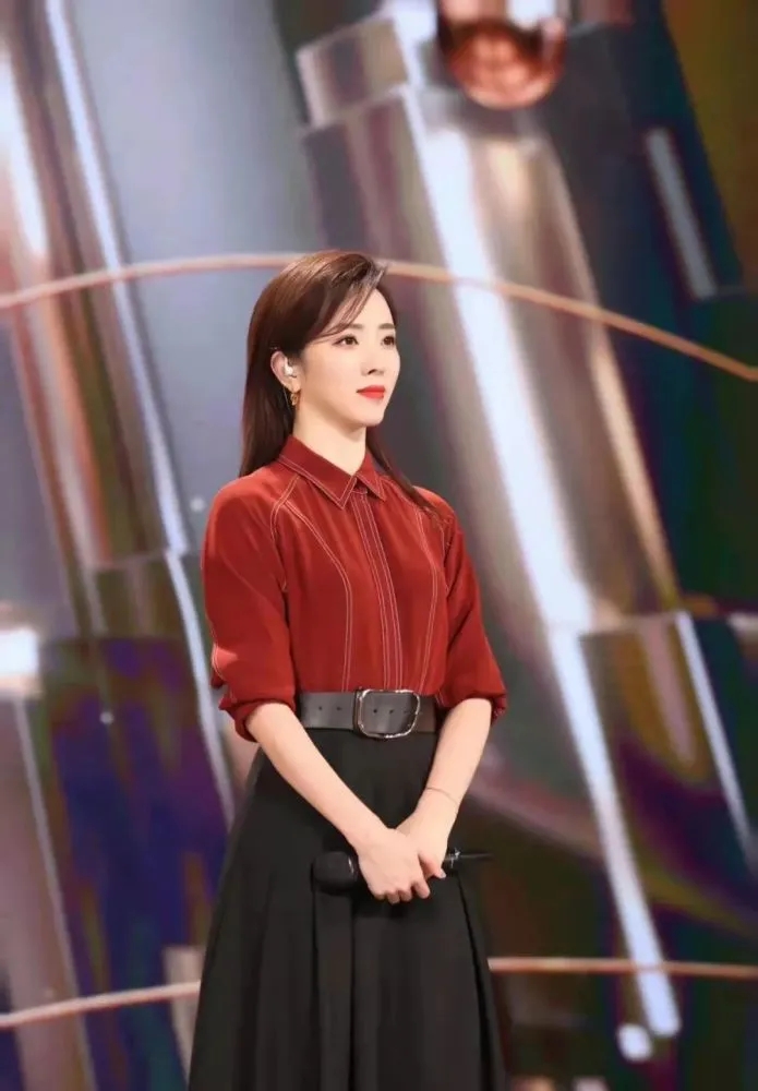 2022央視春晚主持人是哪幾位_央視春晚主持五人名單公開