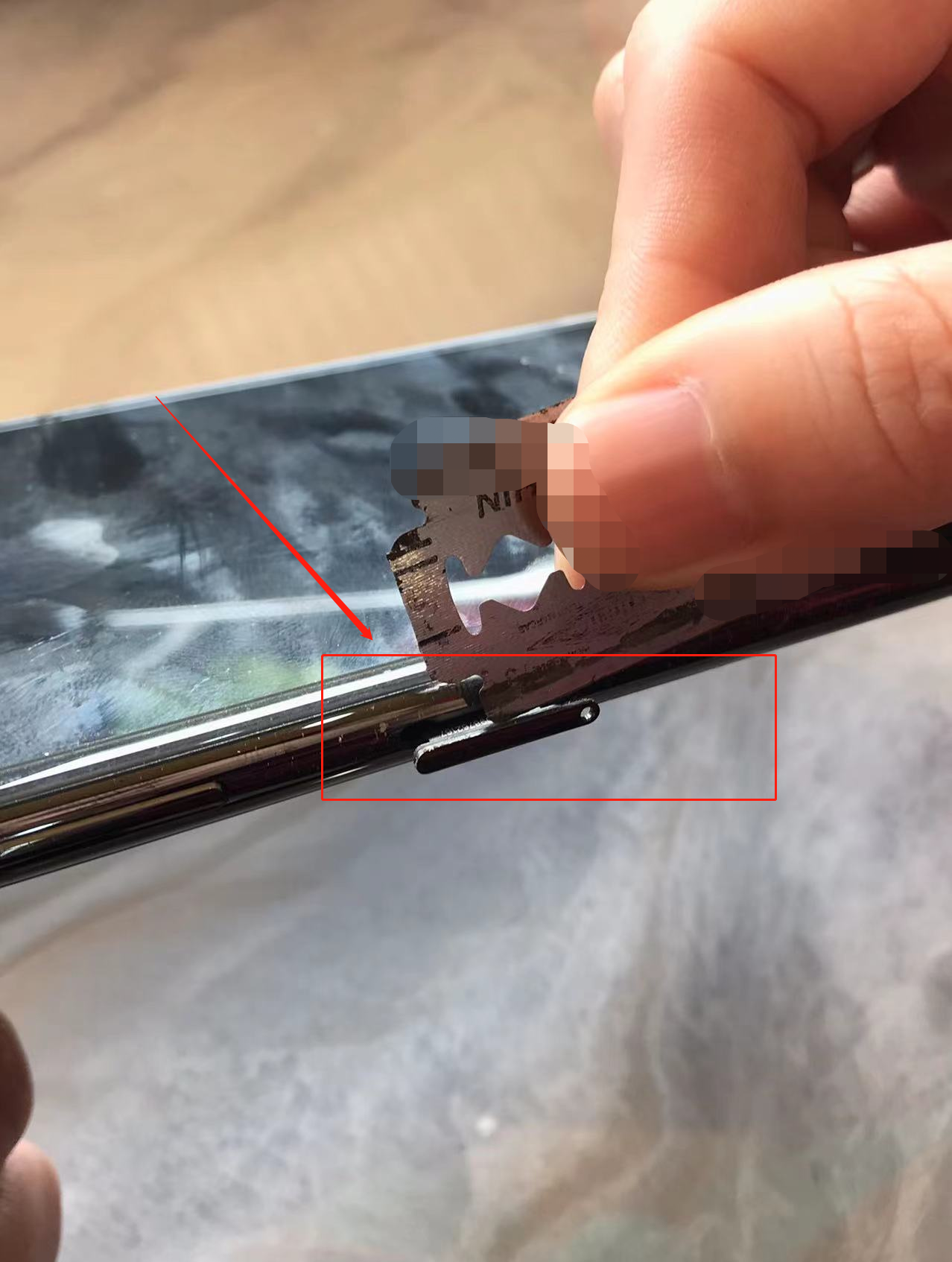 卡針斷在手機針孔里面了怎么辦?(4)